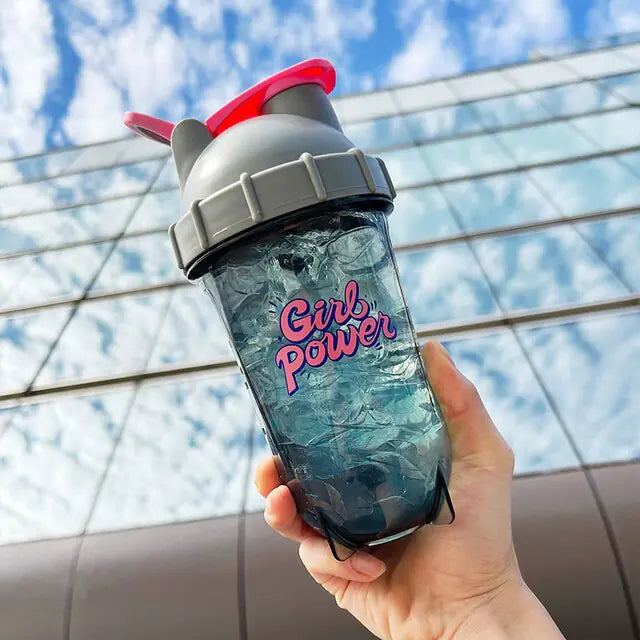 Bouteille d'eau Fitness Protein Shaker -- Cette bouteille d'eau d'un excellent rapport qualité-prix est conçue pour répondre à tous vos besoins de remise en forme --