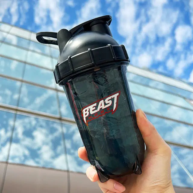 Bouteille d'eau Fitness Protein Shaker -- Cette bouteille d'eau d'un excellent rapport qualité-prix est conçue pour répondre à tous vos besoins de remise en forme --