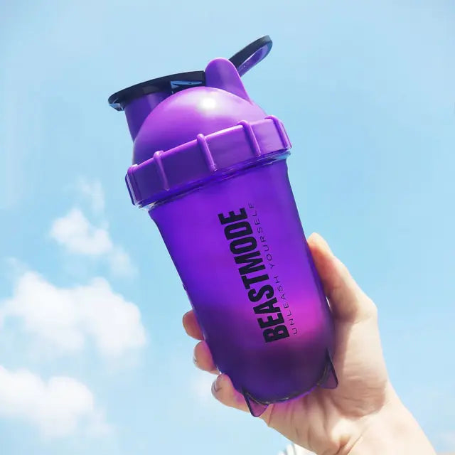 Bouteille d'eau Fitness Protein Shaker -- Cette bouteille d'eau d'un excellent rapport qualité-prix est conçue pour répondre à tous vos besoins de remise en forme --