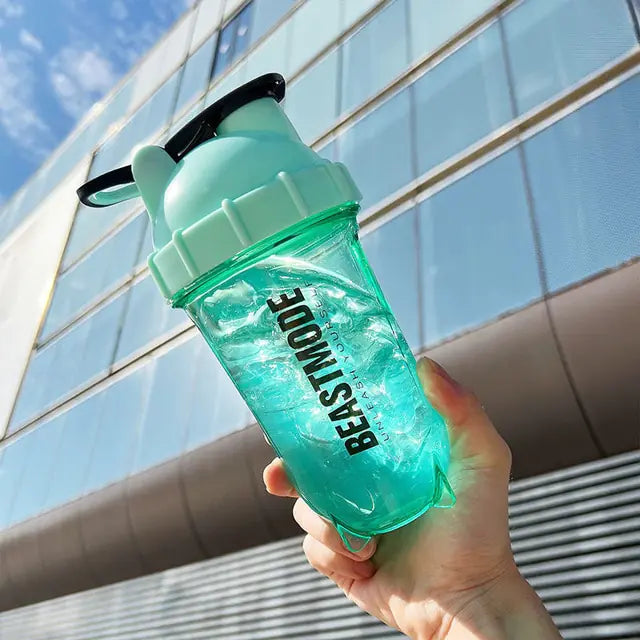 Bouteille d'eau Fitness Protein Shaker -- Cette bouteille d'eau d'un excellent rapport qualité-prix est conçue pour répondre à tous vos besoins de remise en forme --