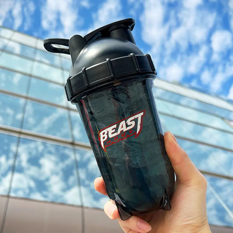Bouteille d'eau Fitness Protein Shaker -- Cette bouteille d'eau d'un excellent rapport qualité-prix est conçue pour répondre à tous vos besoins de remise en forme --
