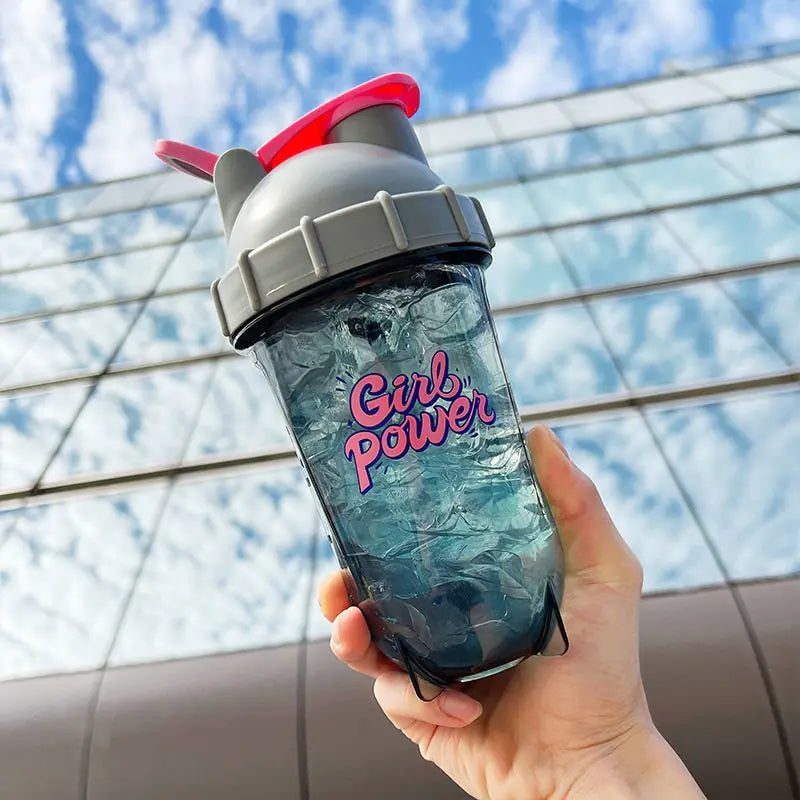Bouteille d'eau Fitness Protein Shaker -- Cette bouteille d'eau d'un excellent rapport qualité-prix est conçue pour répondre à tous vos besoins de remise en forme --